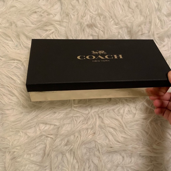 LAST ONE LEFT New in box Coach nude patent wallet w/ gold charms - Picture 2 of 16